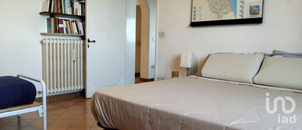 House 8 rooms of 193 m² in Fano (61032)