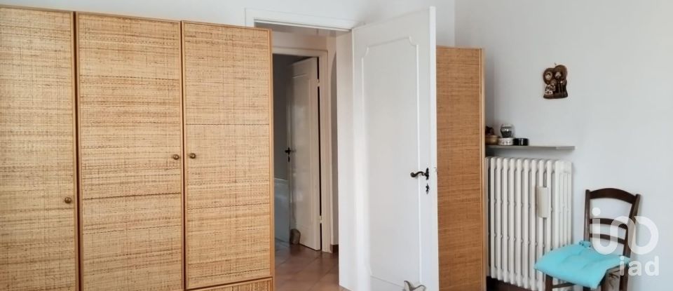 House 8 rooms of 193 m² in Fano (61032)