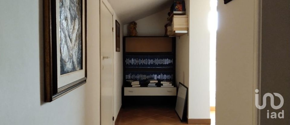 House 8 rooms of 193 m² in Fano (61032)