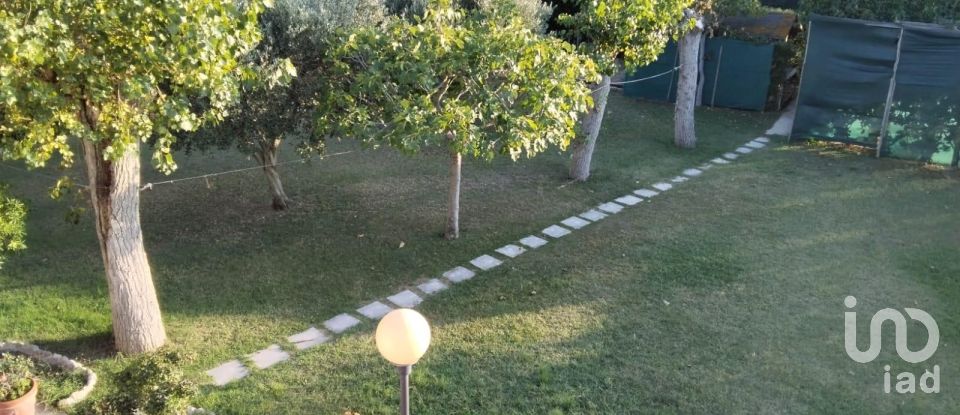 House 8 rooms of 193 m² in Fano (61032)