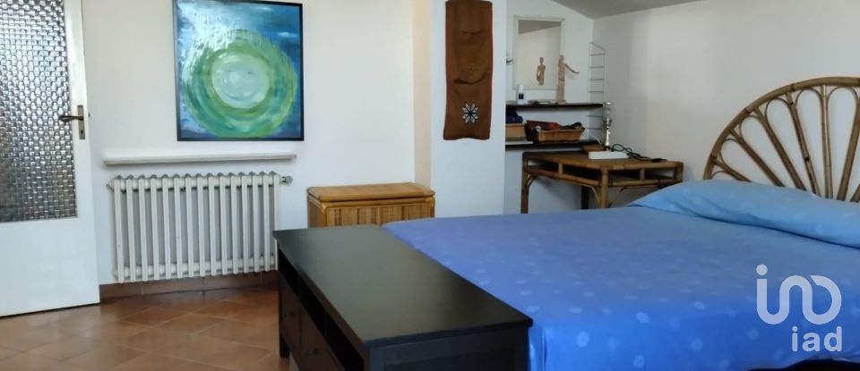 House 8 rooms of 193 m² in Fano (61032)