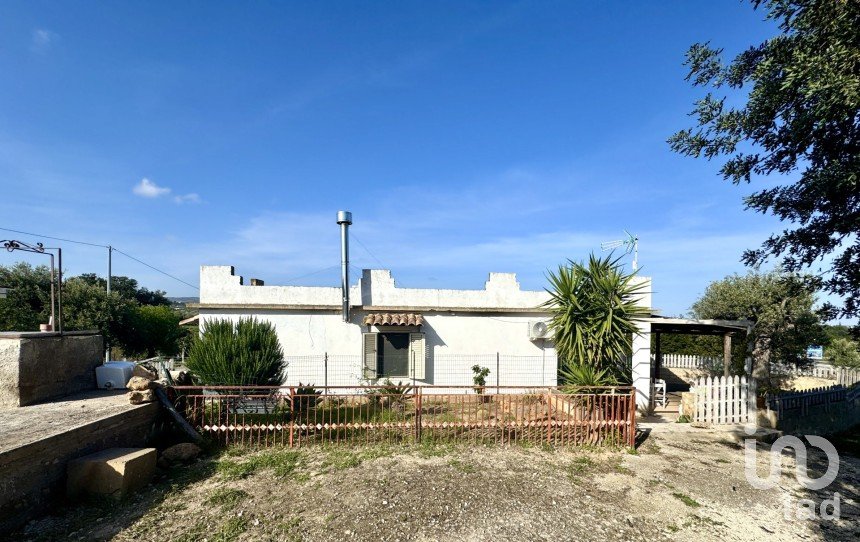 Casale 3 locali di 105 m² in Noto (96017)