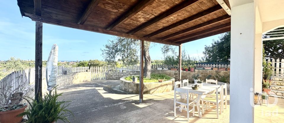 Casale 3 locali di 105 m² in Noto (96017)