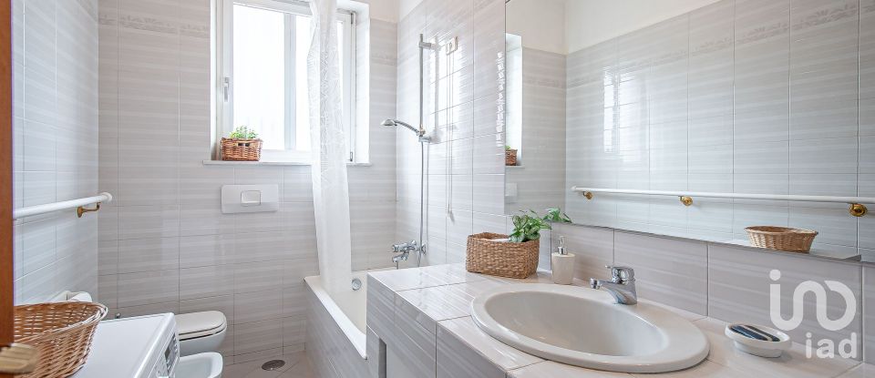 Appartamento 5 locali di 95 m² a Genova (16131)