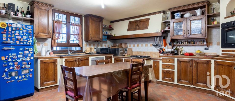 House 7 rooms of 130 m² in Cascina (56023)