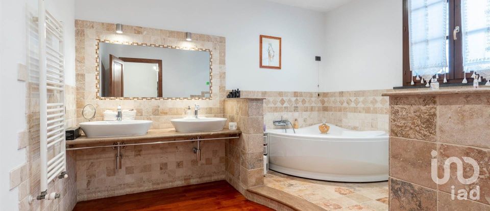 House 7 rooms of 130 m² in Cascina (56023)