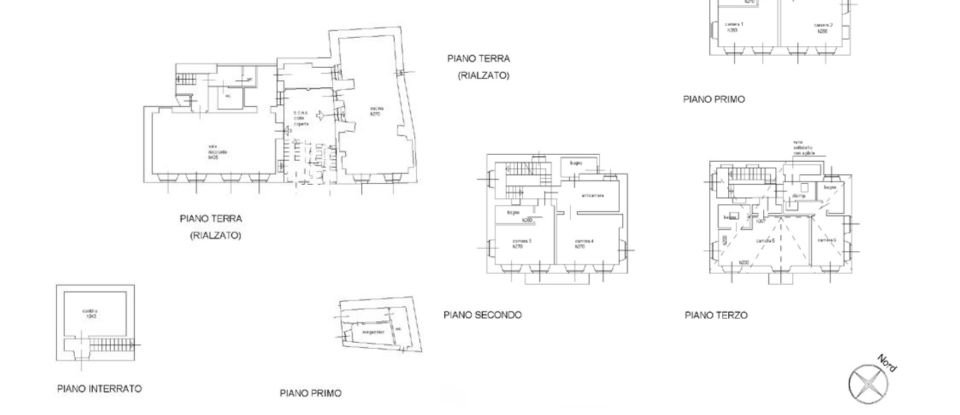 Villa storica 15 locali di 570 m² in Bee (28813)