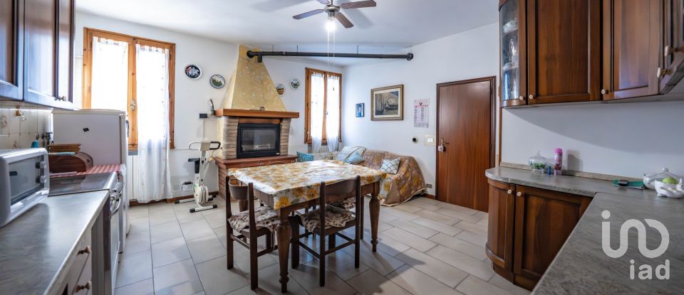 House 9 rooms of 238 m² in Lugo (48022)