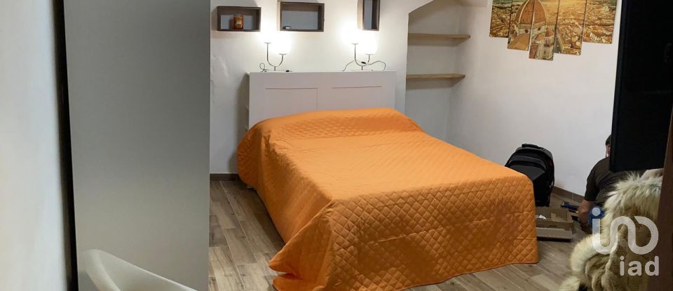 Shop / premises commercial of 27 m² in Firenze (50122)