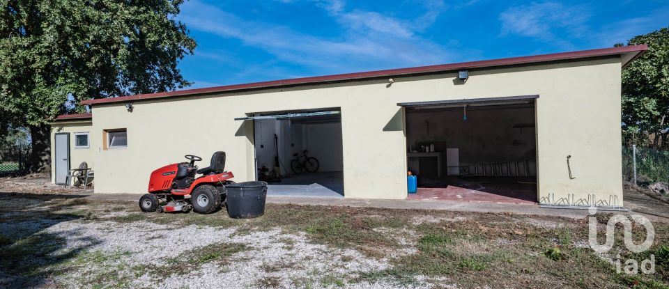 House 9 rooms of 357 m² in Jolanda di Savoia (44037)