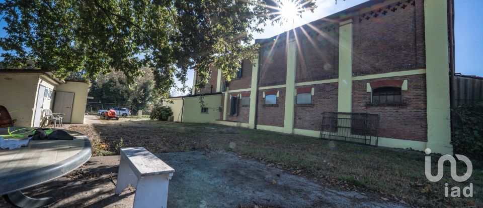 House 9 rooms of 357 m² in Jolanda di Savoia (44037)