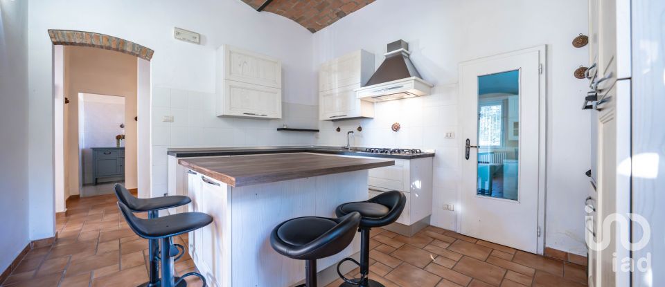 House 9 rooms of 357 m² in Jolanda di Savoia (44037)