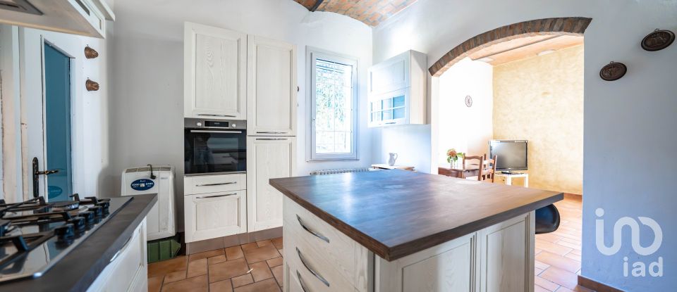 House 9 rooms of 357 m² in Jolanda di Savoia (44037)