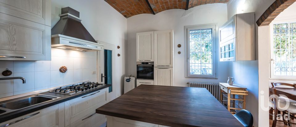 House 9 rooms of 357 m² in Jolanda di Savoia (44037)