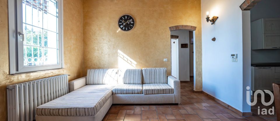 House 9 rooms of 357 m² in Jolanda di Savoia (44037)