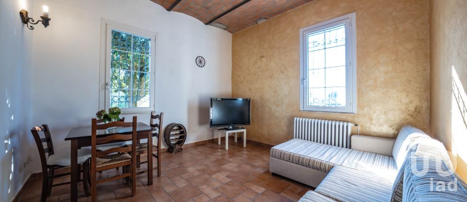 House 9 rooms of 357 m² in Jolanda di Savoia (44037)