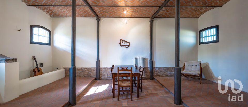 House 9 rooms of 357 m² in Jolanda di Savoia (44037)