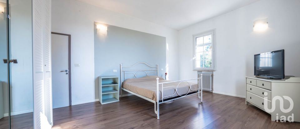 House 9 rooms of 357 m² in Jolanda di Savoia (44037)