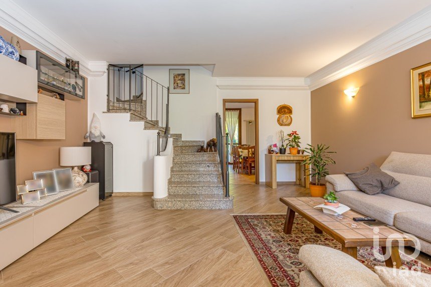 Casa indipendente / Villa 5 locali di 169 m² in Paderno Dugnano (20037)