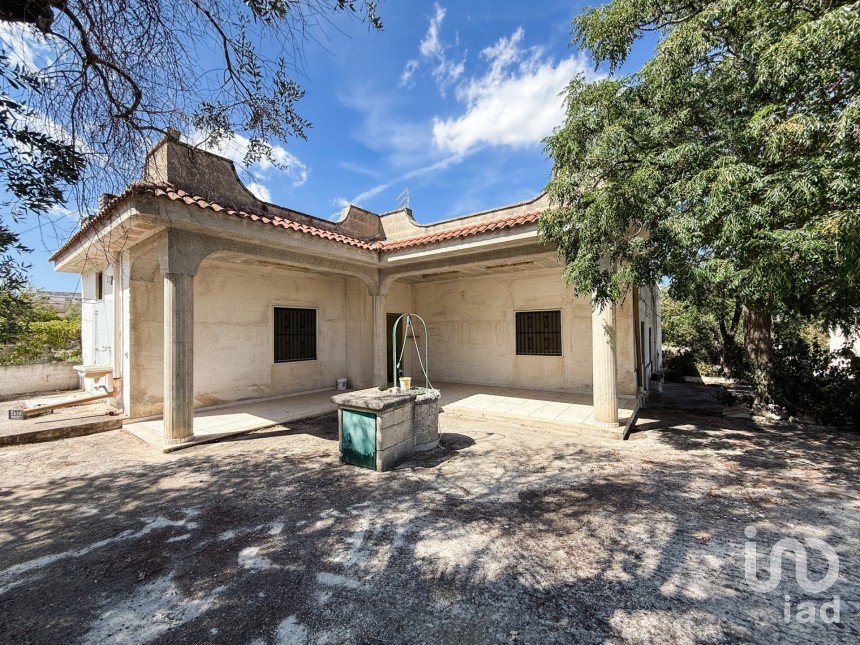 House boat 9 rooms of 180 m² in Francavilla Fontana (72021)