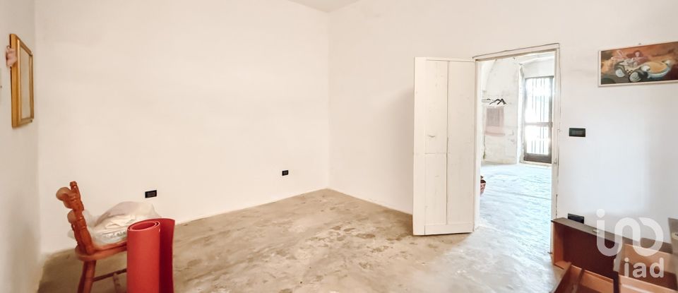 House boat 9 rooms of 180 m² in Francavilla Fontana (72021)