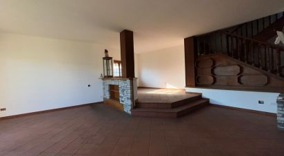 Casa indipendente / Villa 10 locali di 400 m² in Volpiano (10088)