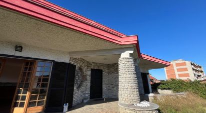 Casa indipendente / Villa 10 locali di 400 m² in Volpiano (10088)