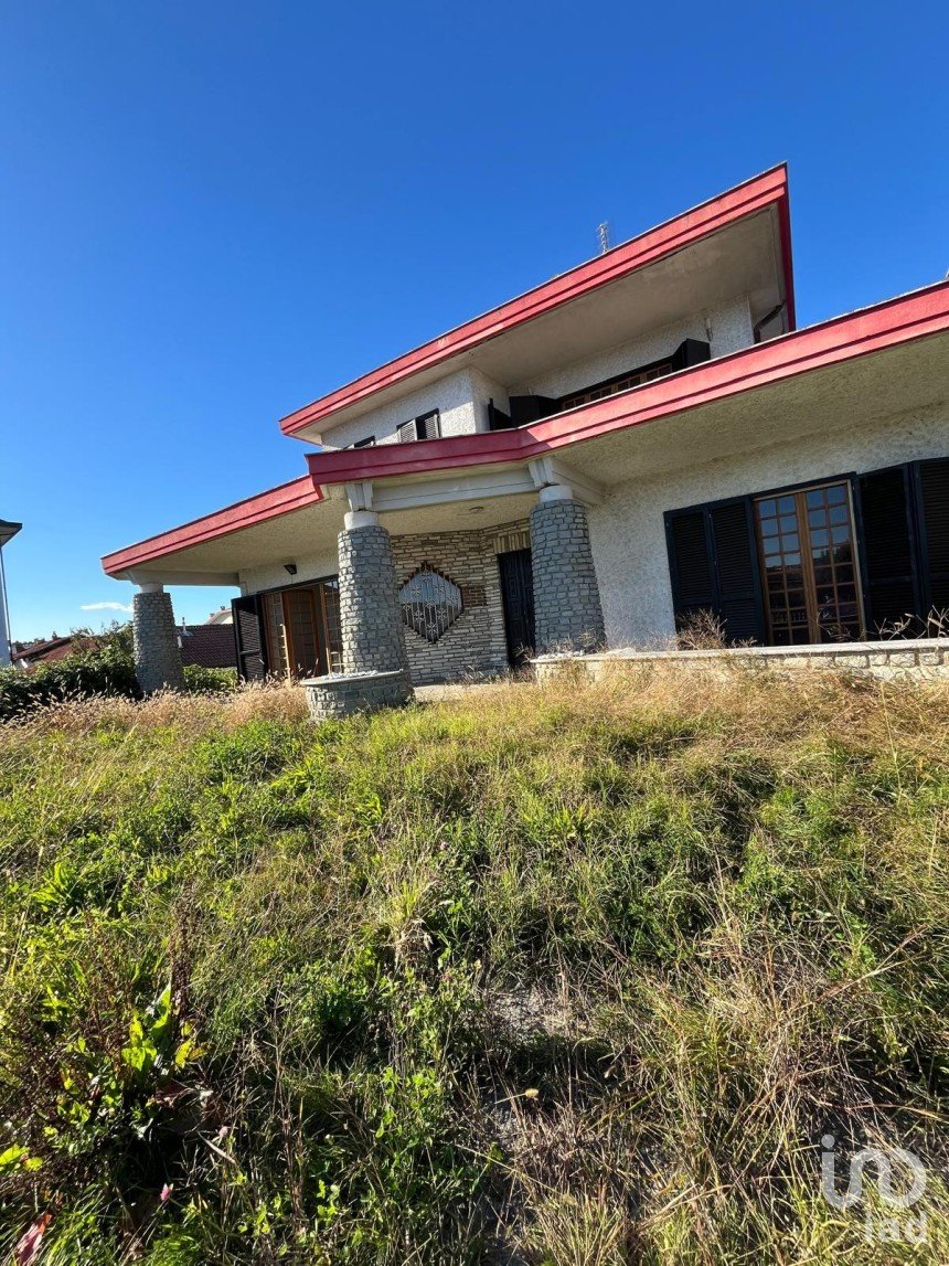 House 10 rooms of 400 m² in Volpiano (10088)