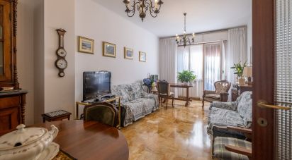Apartment 6 rooms of 117 m² in Genova (16131)