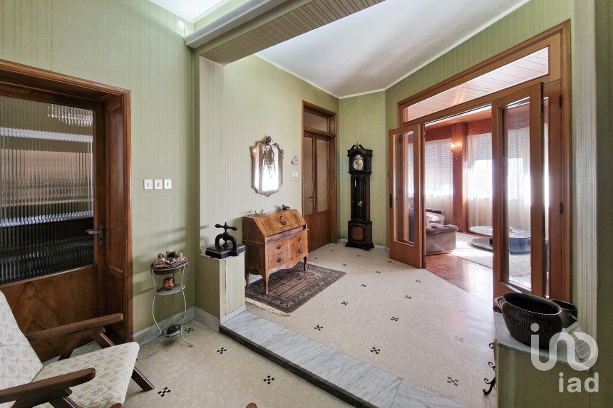 Apartment 12 rooms of 265 m² in Montegranaro (63812)