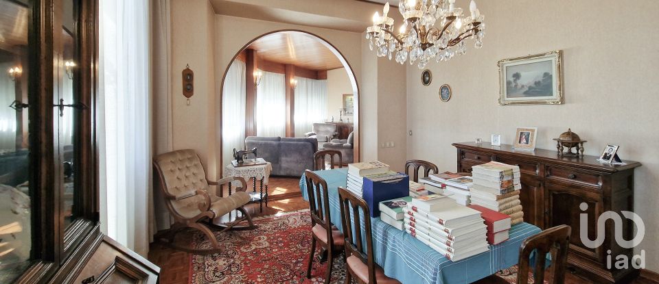 Apartment 12 rooms of 265 m² in Montegranaro (63812)