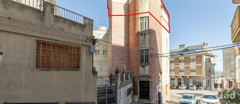 Apartment 12 rooms of 265 m² in Montegranaro (63812)