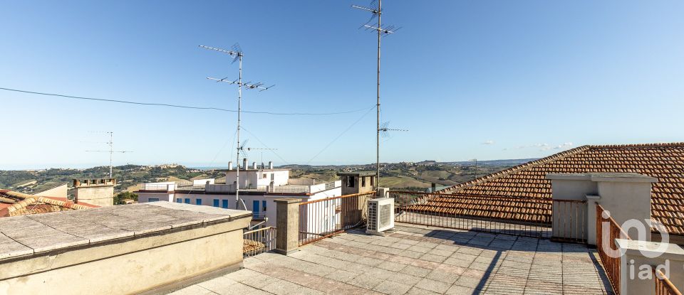 Apartment 12 rooms of 265 m² in Montegranaro (63812)