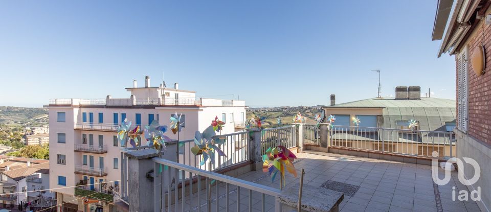 Apartment 12 rooms of 265 m² in Montegranaro (63812)