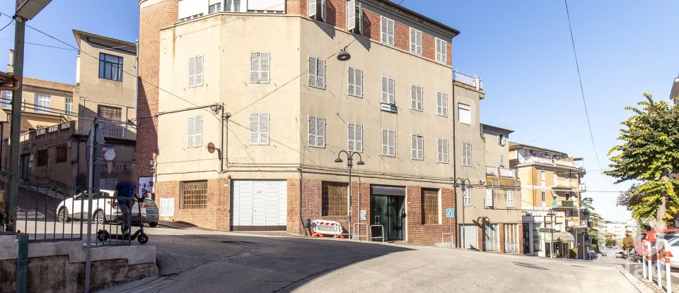 Apartment 12 rooms of 265 m² in Montegranaro (63812)