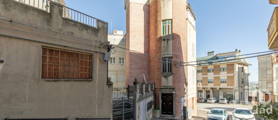 Apartment 12 rooms of 265 m² in Montegranaro (63812)