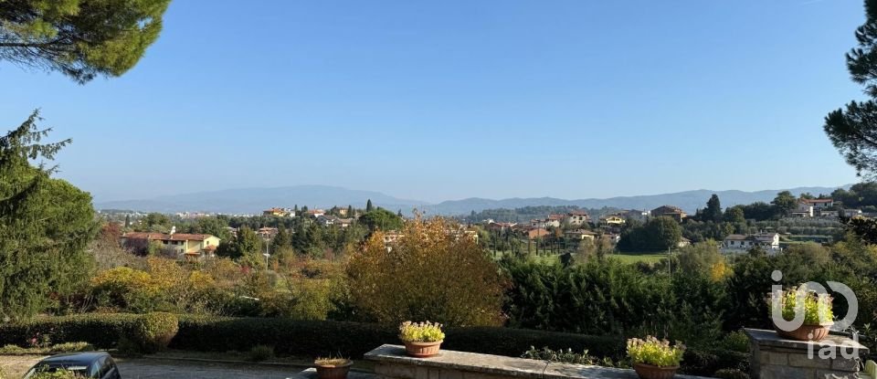 Farm 27 rooms of 1,000 m² in Arezzo (52100)