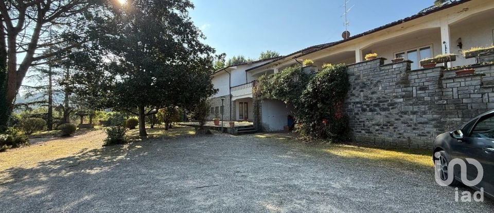 Farm 27 rooms of 1,000 m² in Arezzo (52100)
