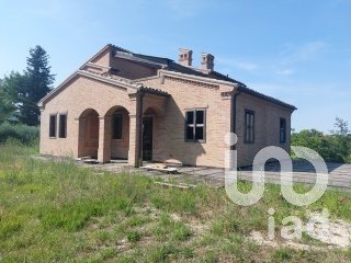 House 7 rooms of 190 m² in Treia (62010)