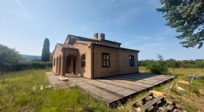 Casa indipendente / Villa 7 locali di 190 m² in Treia (62010)