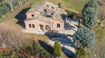 Casa indipendente / Villa 7 locali di 190 m² in Treia (62010)