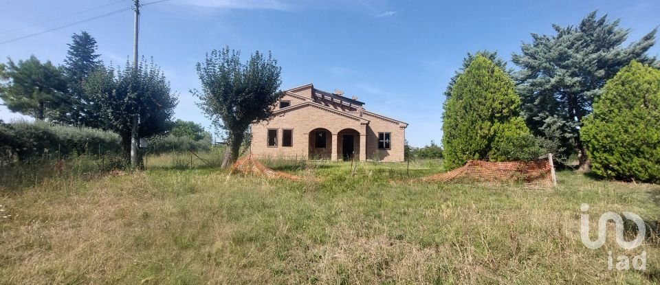 House 7 rooms of 190 m² in Treia (62010)