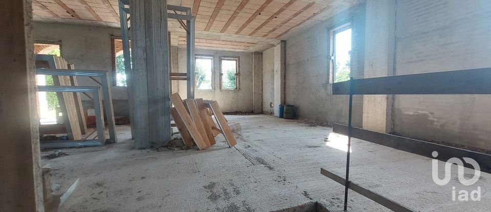 House 7 rooms of 190 m² in Treia (62010)