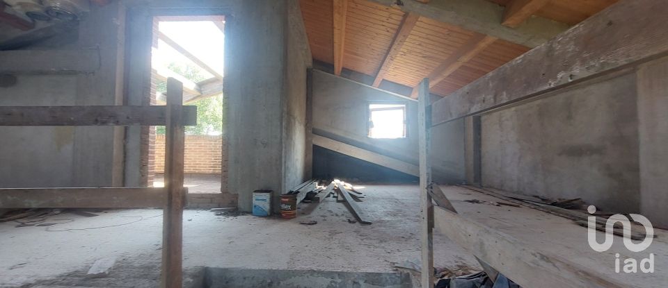 House 7 rooms of 190 m² in Treia (62010)