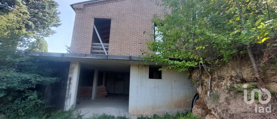 House 7 rooms of 190 m² in Treia (62010)