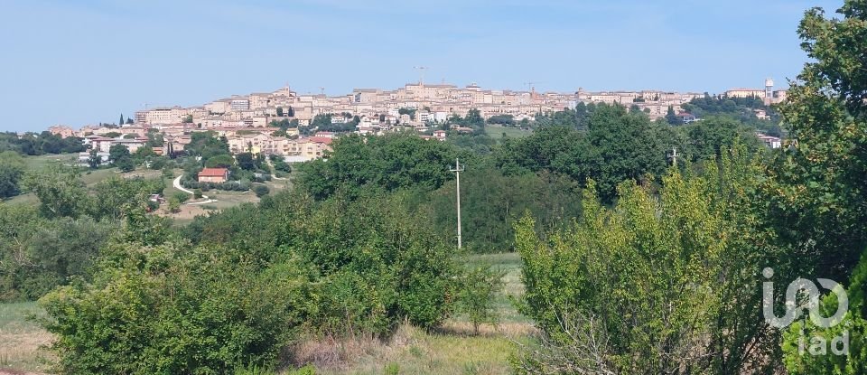 House 7 rooms of 190 m² in Treia (62010)