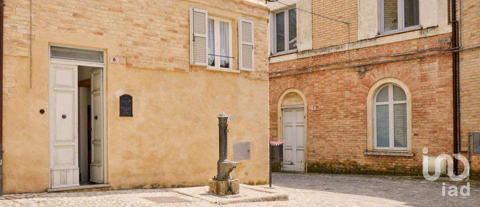 Village house 6 rooms of 95 m² in Lapedona (63823)