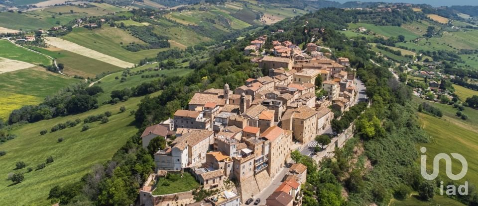 Village house 6 rooms of 95 m² in Lapedona (63823)