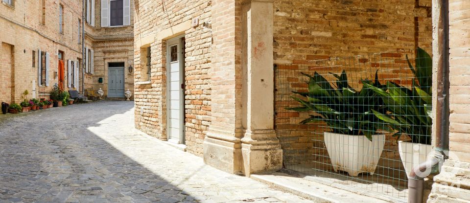 Village house 6 rooms of 95 m² in Lapedona (63823)