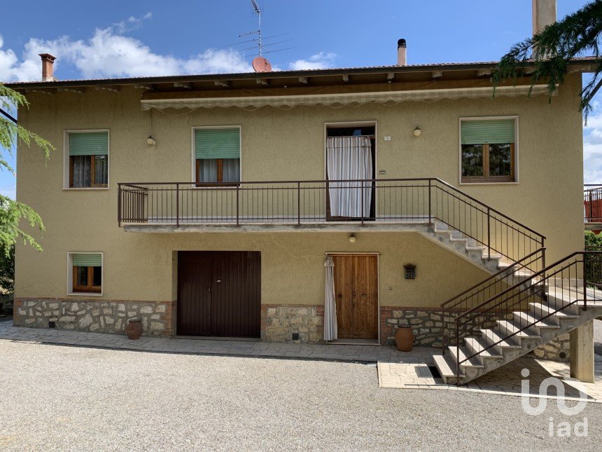Farm 9 rooms of 203 m² in Montepulciano (53045)